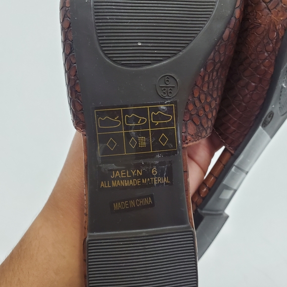 Lulu's Jaelyn Brown Crocodile Embossed Pointed-Toe Slides Boho Flats - Picture 7 of 7